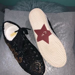 Euc very nice sneakers